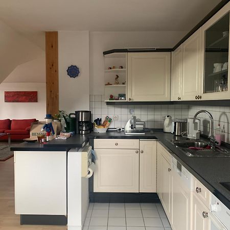 Sonniges Dachzimmer Feucht Exteriör bild